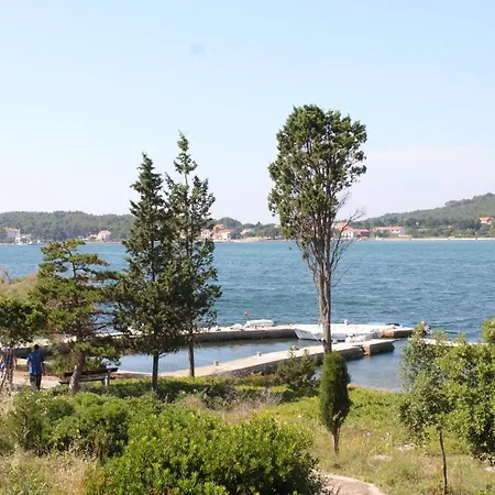 Seaside House Veli Rat, Dugi Otok - 875 Casa de Férias *